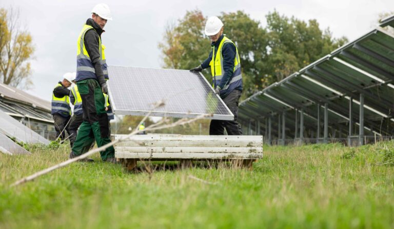 Professional disassembly of photovoltaic systems by PVMRC, carried out safely and efficiently across Europe.